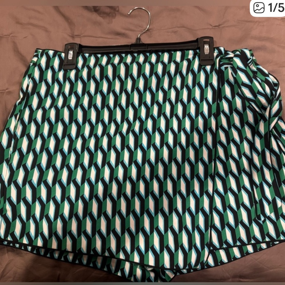 DVF 70s Geometric Print Reimagined/ Side-Tie Skort - Emerald, White & Black